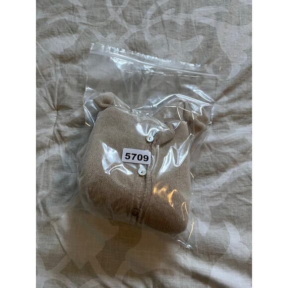 New Scotland cashmere beige oatmeal button up cardigan women’s small - Picture 8 of 8